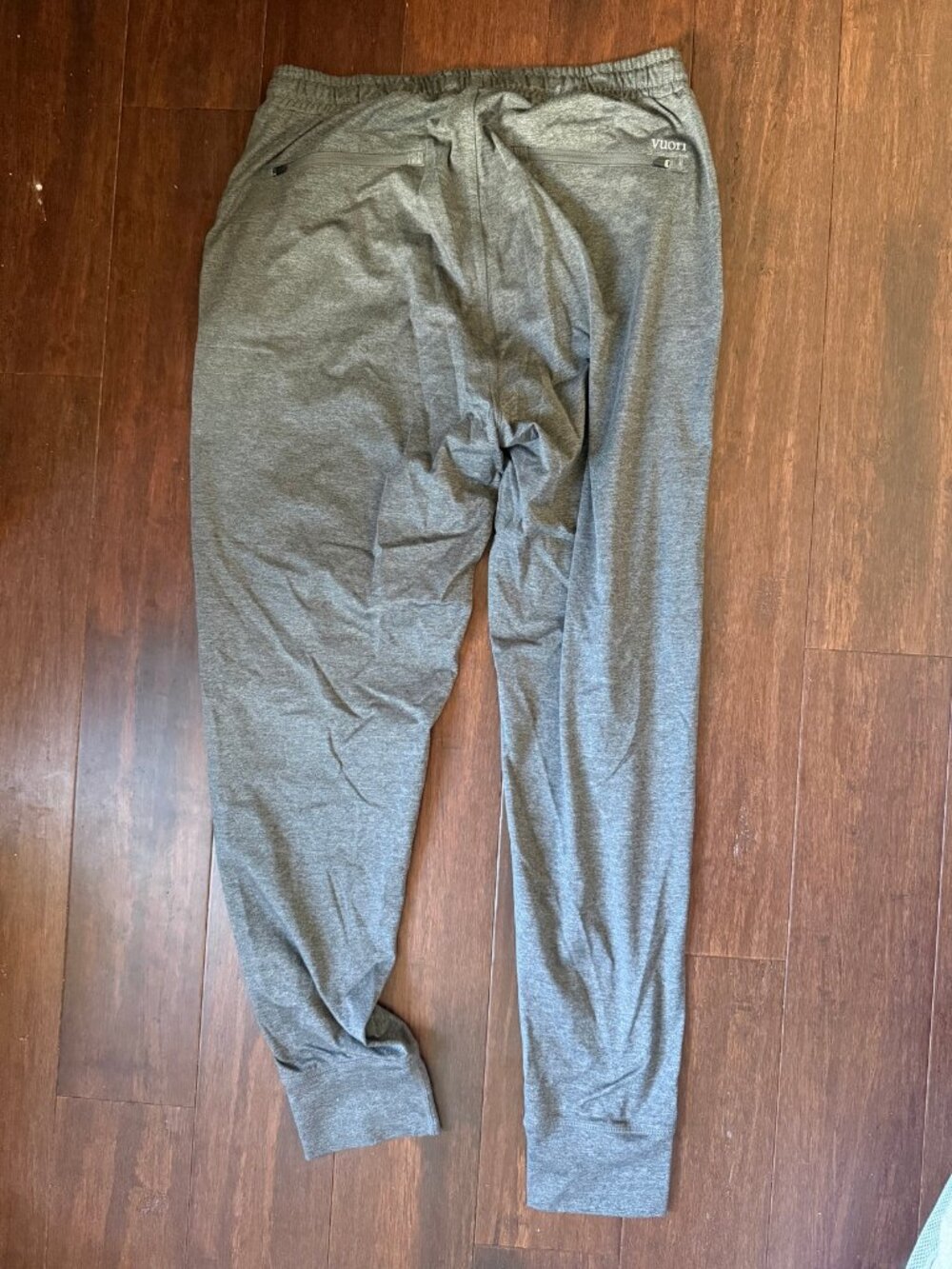 Vuori Men's Heather Grey Jogger Sweatpants Size M Drawstring Zip Pockets